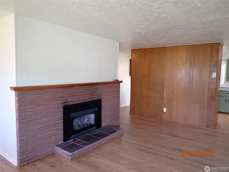 502 4th St — Photo 3