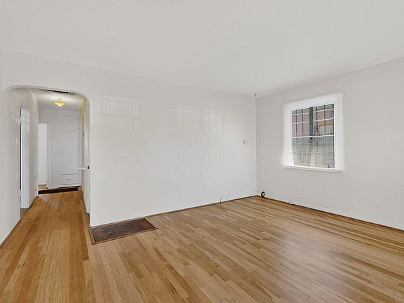 5th image of 2615 McEarl Ave SE