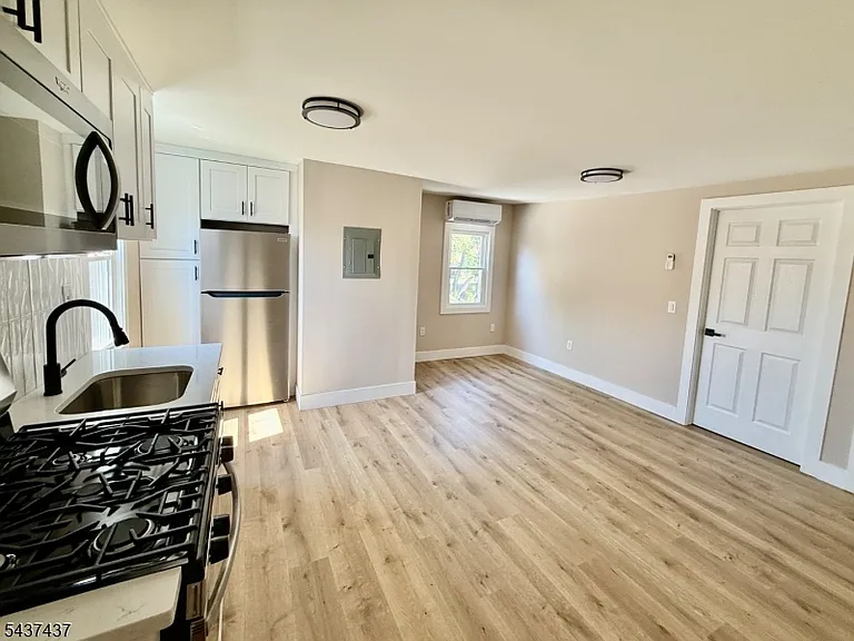196 Spring St #3 — Photo 7