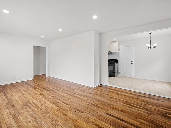 5th image of 4313 Aspen Street