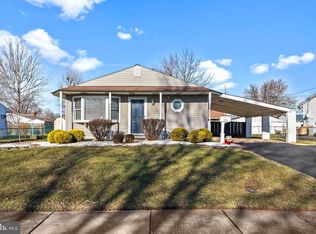 186 Crabtree Dr, Levittown, PA 19055