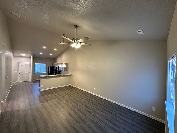 4th image of 684 E Hahns Peak Ave #686