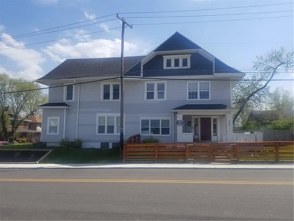 3366 N Park Ave photo 1
