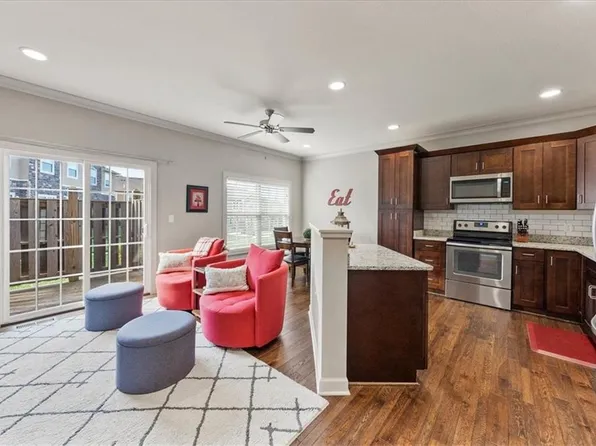 15845 Shawnee Dr, Overland Park, KS 66223