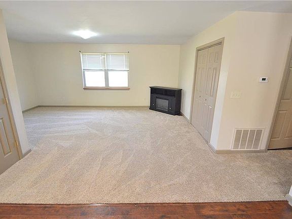 2nd image of 414 Orchard Hill Dr