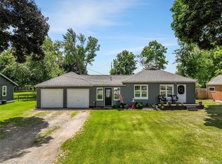 5763 Graves St, Waterford, MI 48327