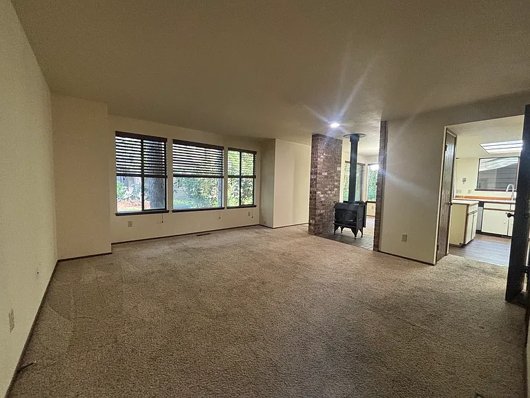 835 NW Huckle Dr #A — Photo 3