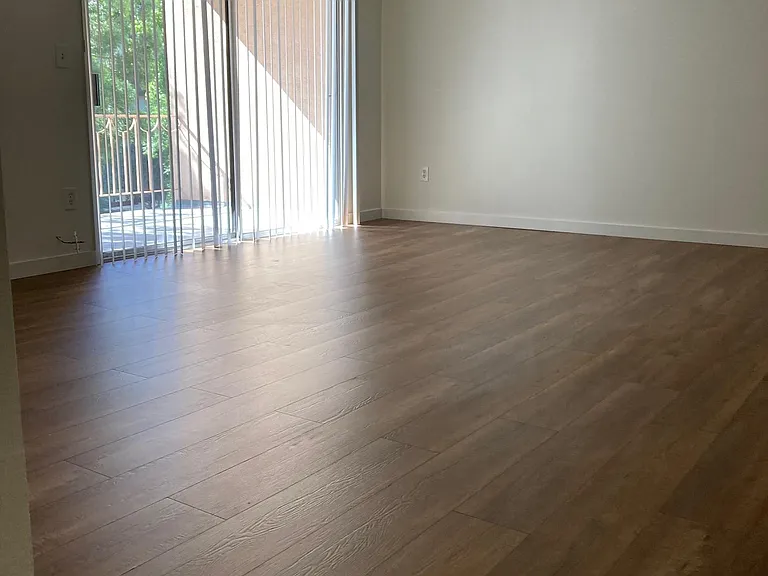 10500 Moorpark St #12 — Photo 1