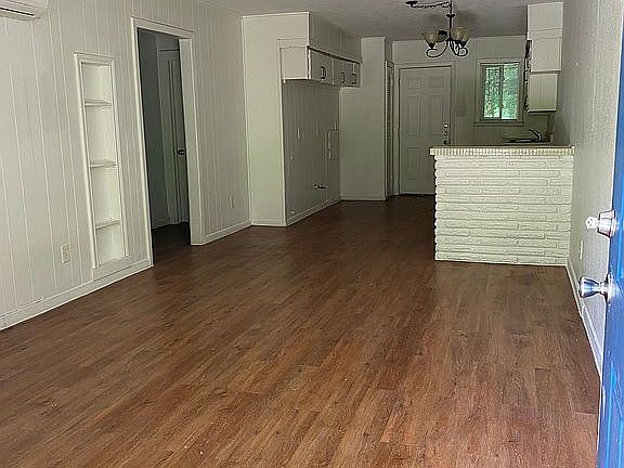 4th image of 5122 Clover St