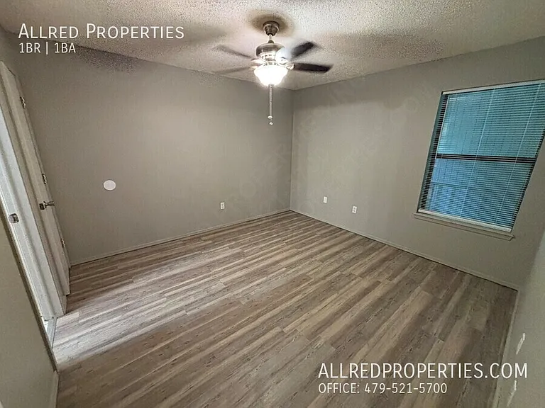 1390 W Wedington Dr #11 — Photo 8