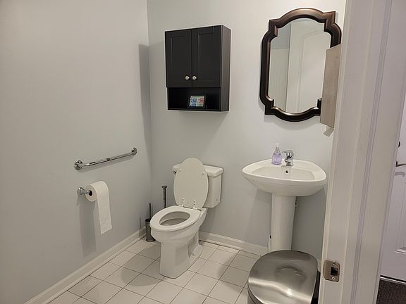 5th image of 1417 W Chicago Ave