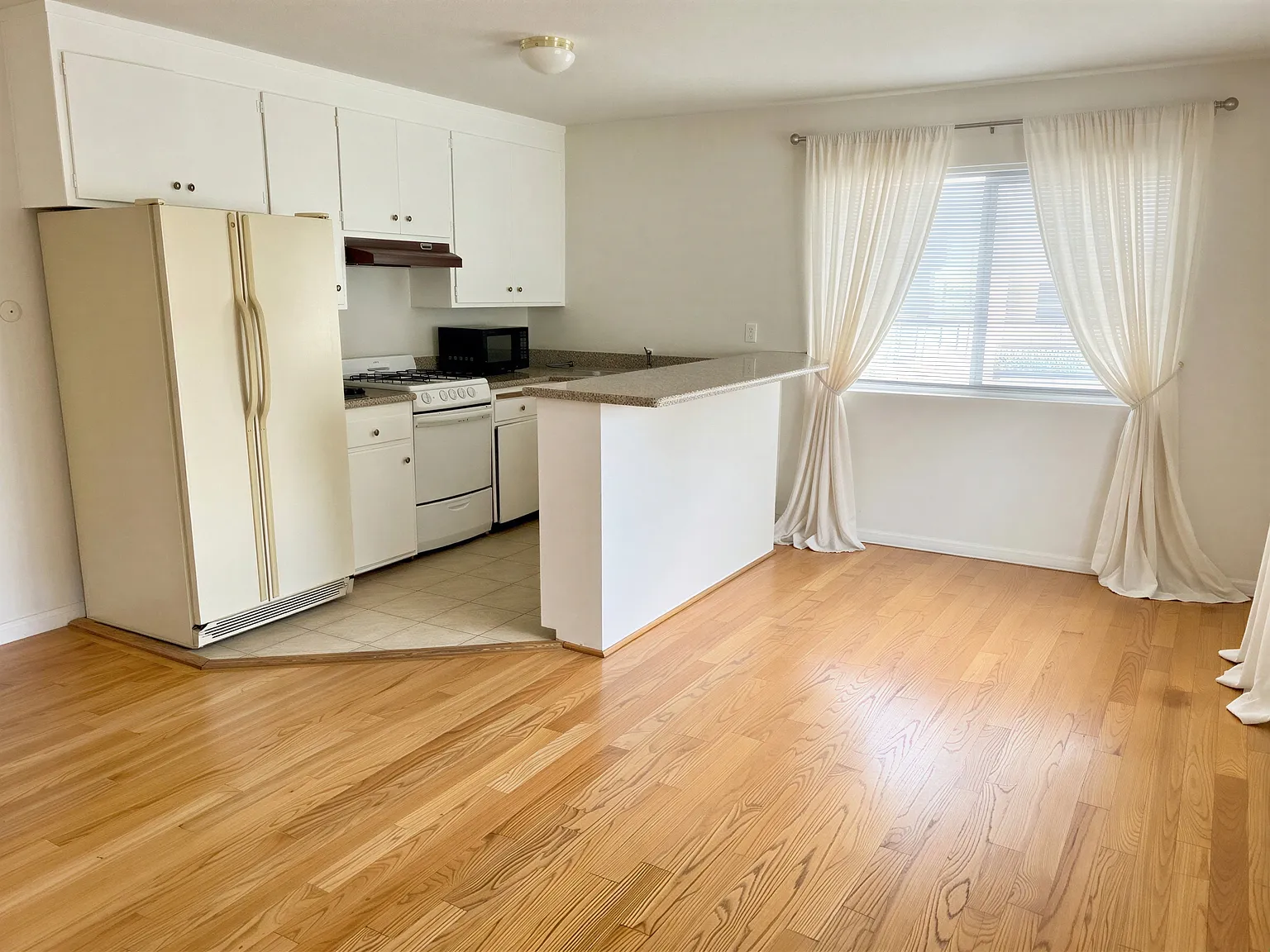 1 bed, 750 sqft, $2,000 — Photo 2