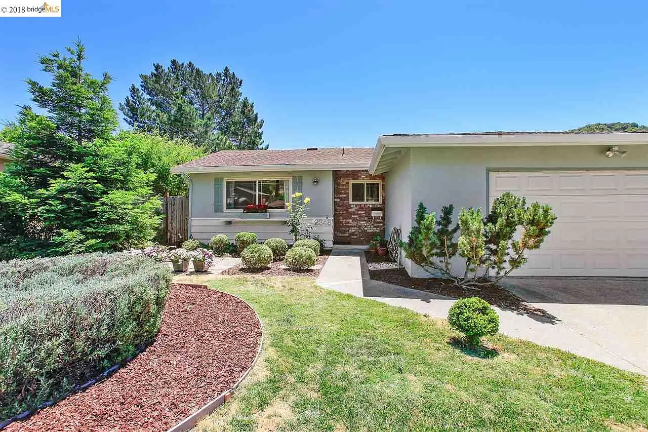2348 Wright Ave photo 1