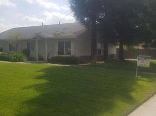 572 W Sierra Ave APT A, Kingsburg, CA 93631