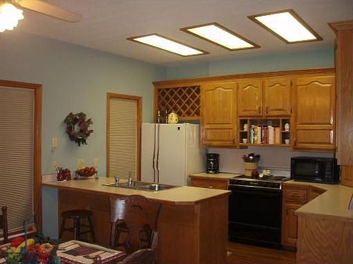 3rd image of 33 Midview Dr