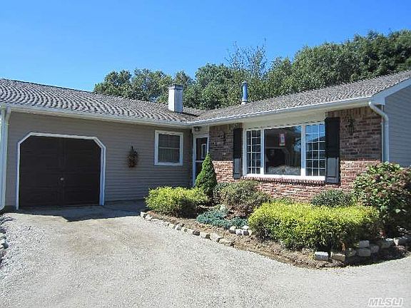3rd image of 306 Singingwood Dr