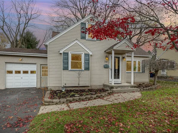 34 Crestfield Dr, Rochester, NY 14617
