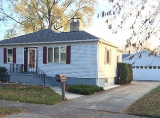 1302 Dunbar St, Essexville, MI