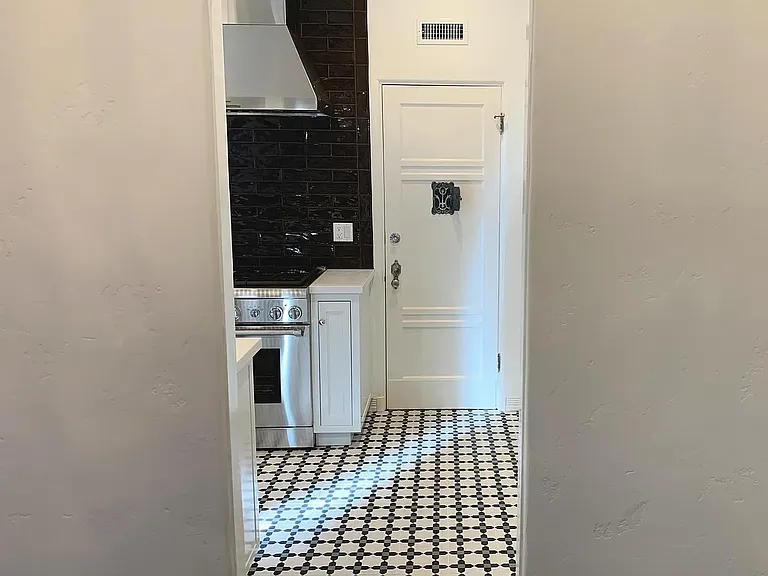 1330 N Harper Ave #108 — Photo 10