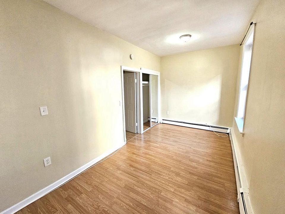 1st image of 998 Broadway APT 3