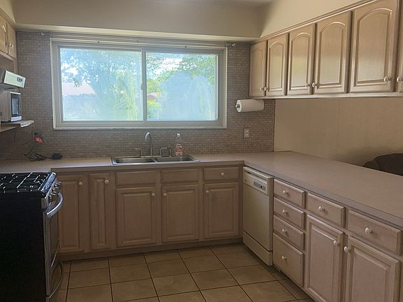 3rd image of 2348 Franklin Park Dr