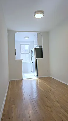 Rented by Metropolitan Equities | media 17