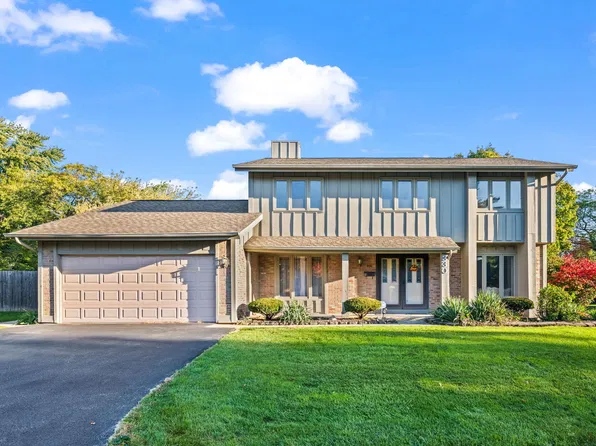 330 Ventura Club Dr, Roselle, IL 60172