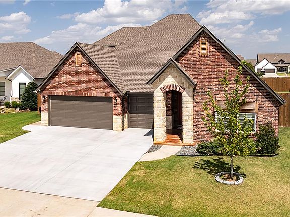 3rd image of 300 Bray Ln