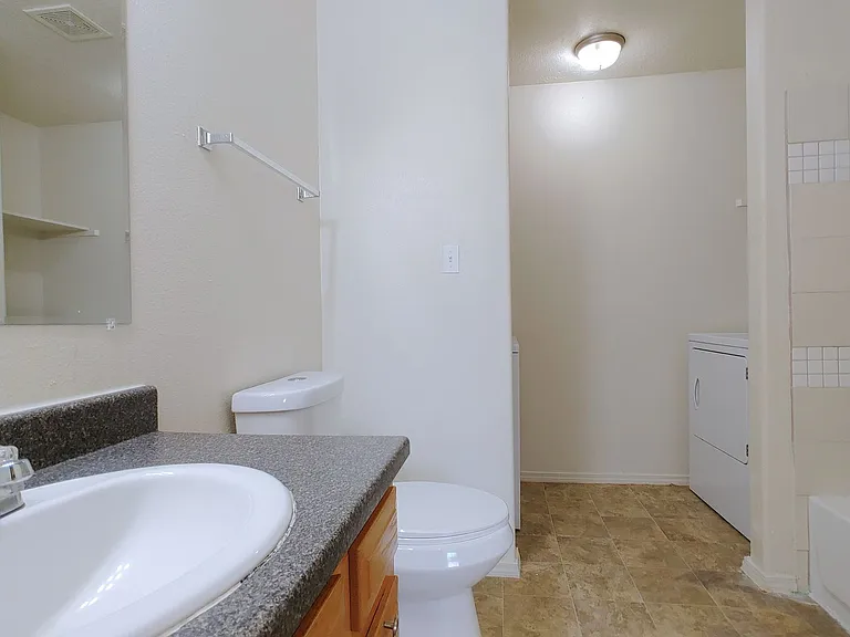 509 Valencia Dr SE — Photo 6
