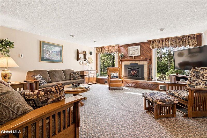 2nd image of 16 Evergreen Road # D
