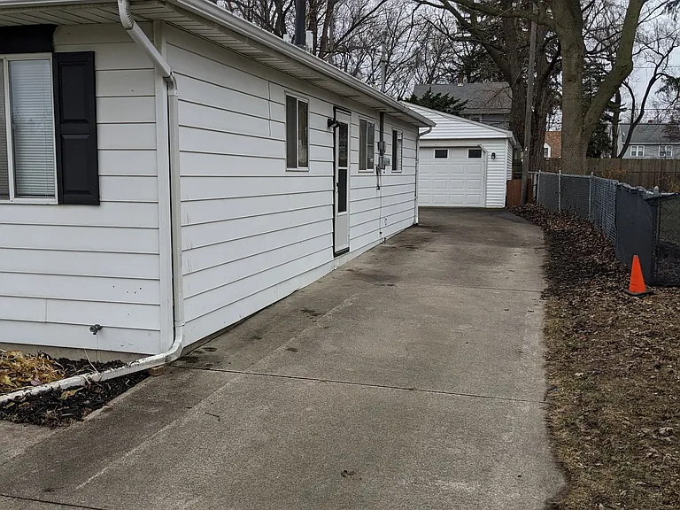 3248 Meadowbrook Ct — Photo 2