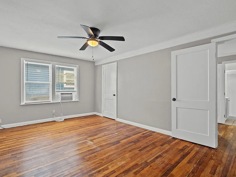 4020 Avenue O 1/2 — Photo 44