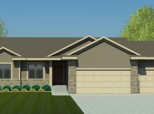 410 Sycamore Dr, Norwalk, IA 50211