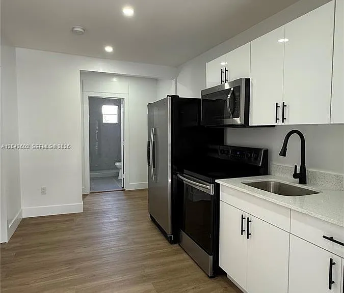 211 SW 10th Ave #4 — Photo 1
