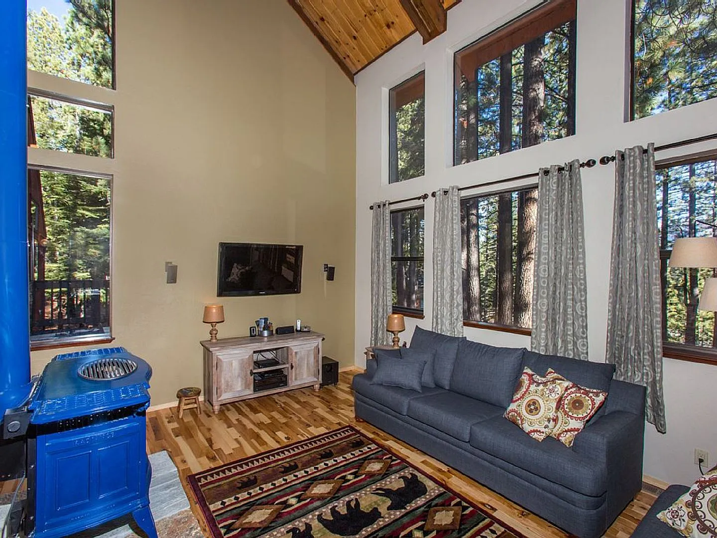 A Rare find in Tahoe! Spacious 4Bd house available now! Call to view today! Available to view on ... — Photo 4