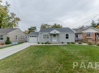 3607 N Twelve Oaks Dr, Peoria, IL 61604