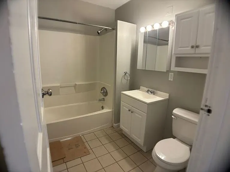1010 N Elmwood Ave — Photo 9