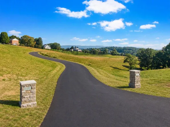 1075 Regal Dr, Blacksburg, VA 24060
