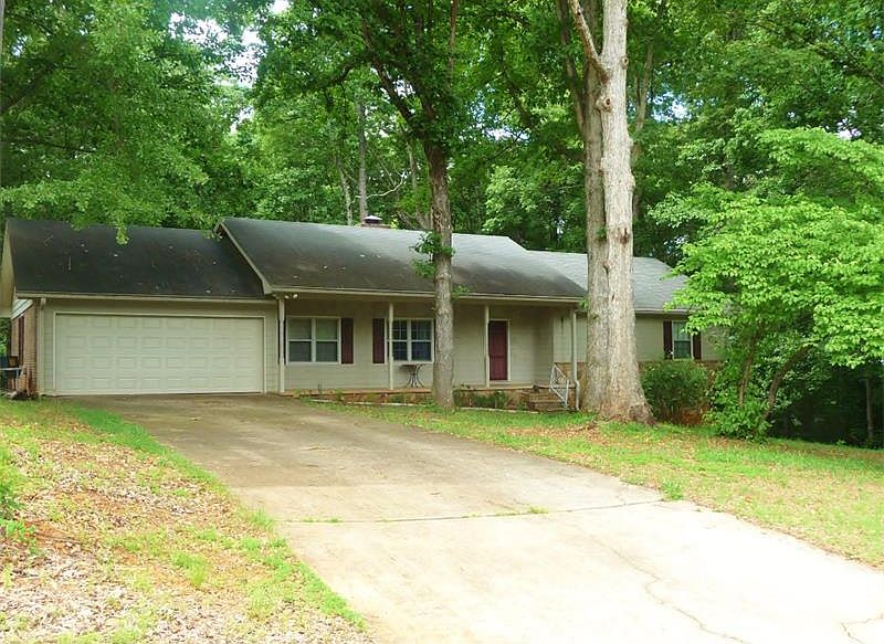2nd image of 1815 Ridgeway Dr