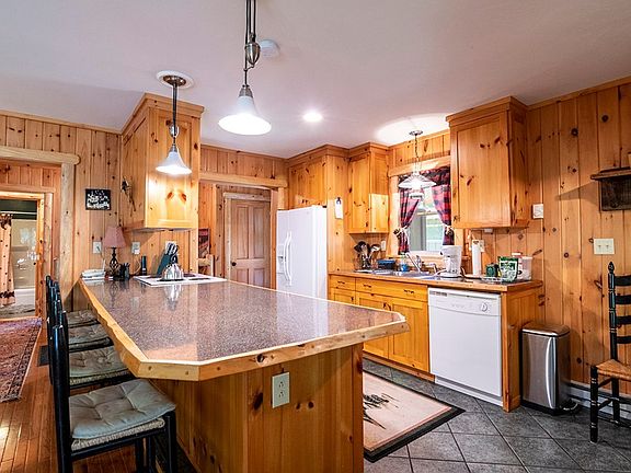 4th image of 25 Beech Hill Cir