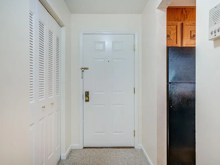 19 Country Club Dr — Photo 10