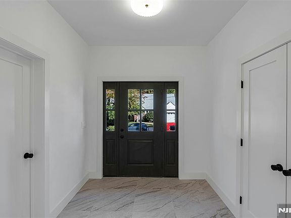 3rd image of 264 Merrison St