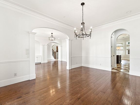 5th image of 5637 Overbrook Ln