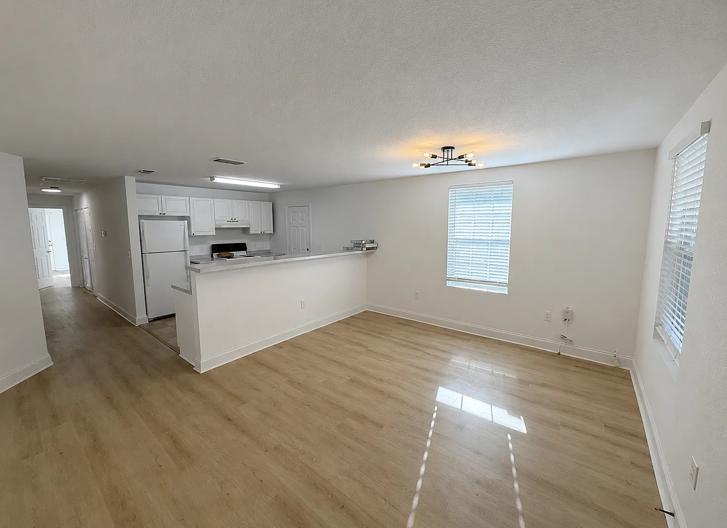 3 bed, 1400 sqft, $2,495 — Photo 4