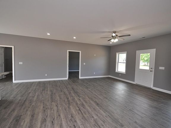 3rd image of 957 Vicksburg Estate Rd