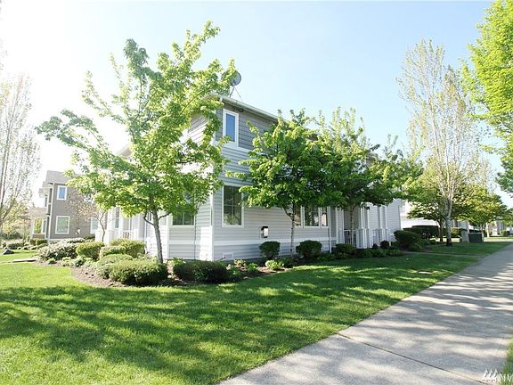 2nd image of 1985 Garry Oaks Ave Unit A
