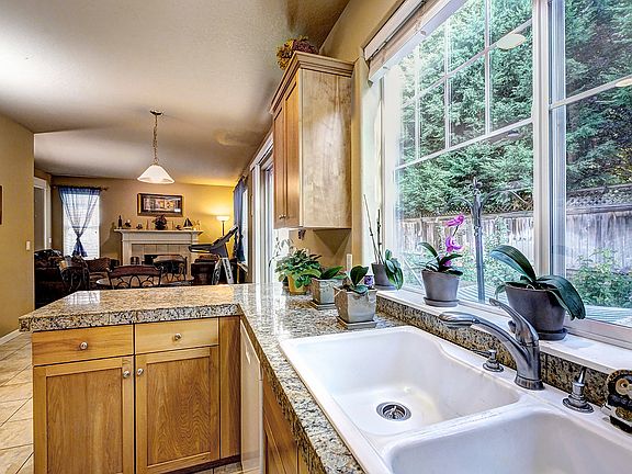 5th image of 12203 SE 35th Ct