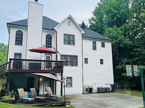 2nd image of 383 Thorntree Ct