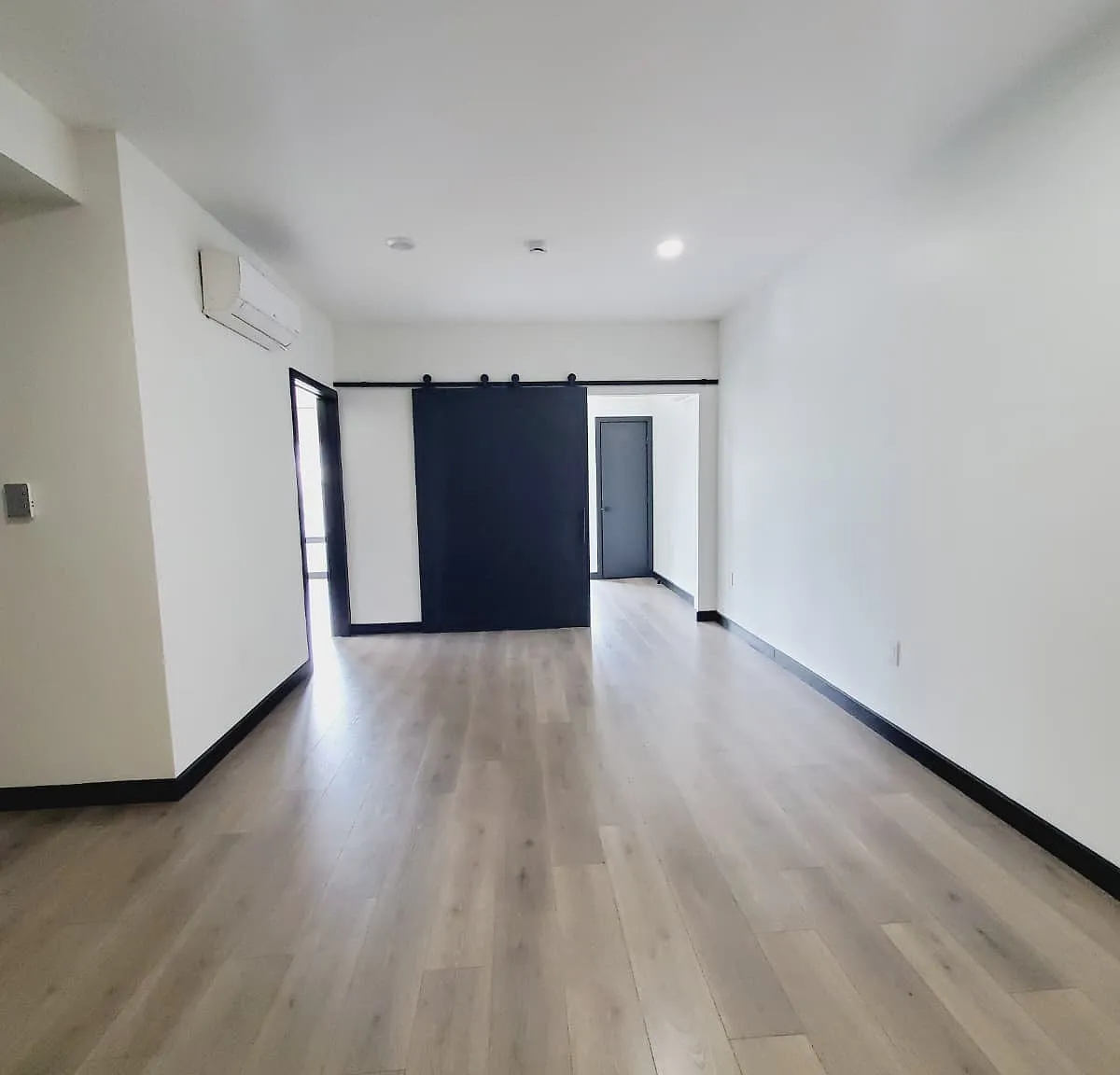 2 bed, 800 sqft, $2,750 — Photo 2