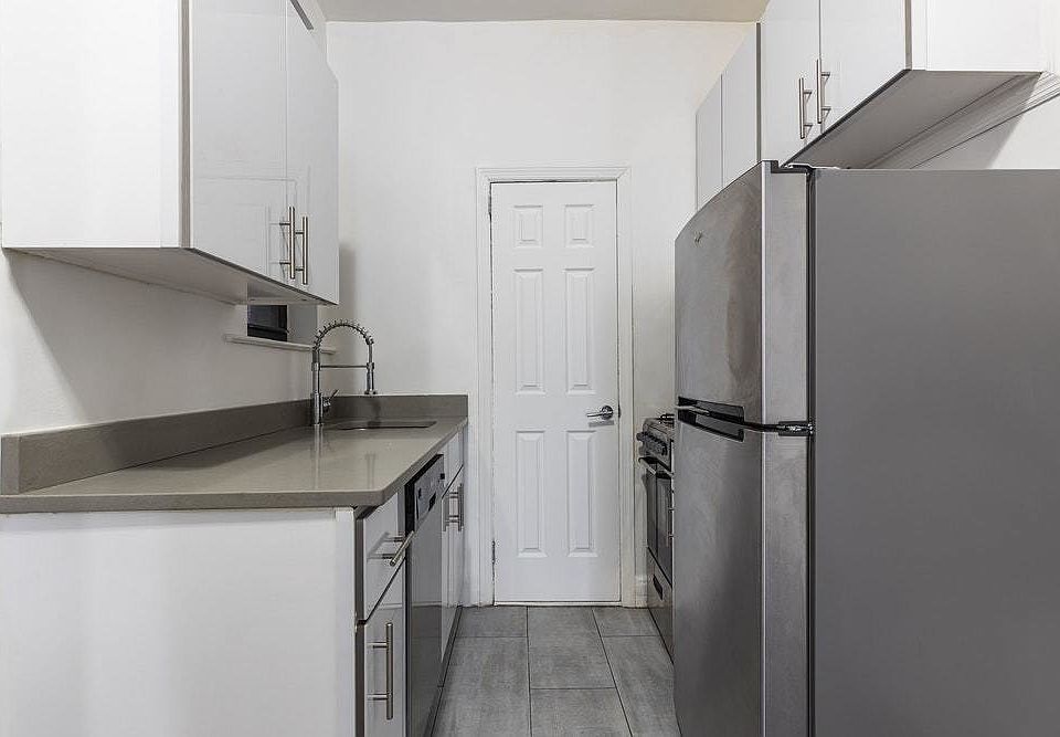 2nd image of 172 Thompson St APT 5A
